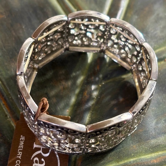 Gorgeous Filigree wide Silver & black cuff stretch bracelet, classic statement - Picture 4 of 4